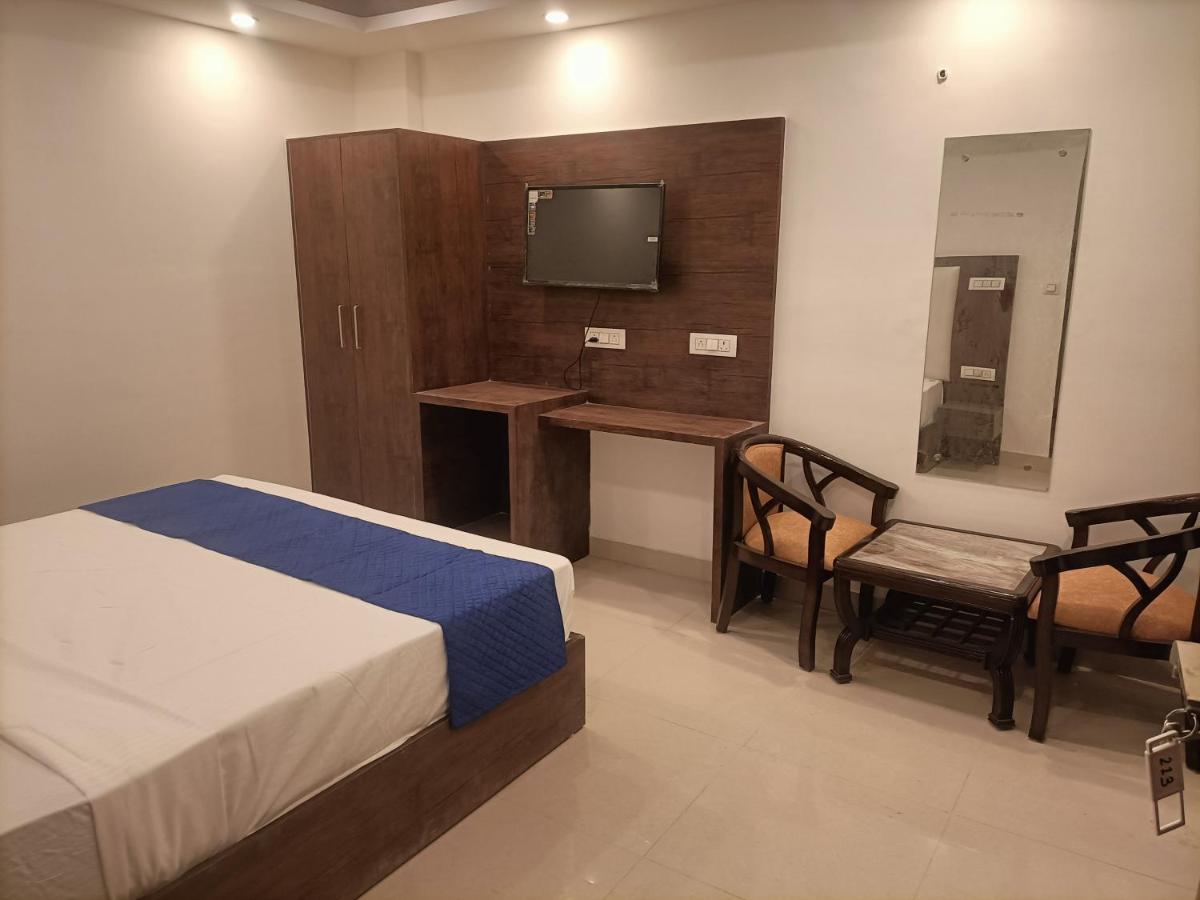Family Hotel Tark Near Igi Airport Delhi Nova Deli Exterior foto