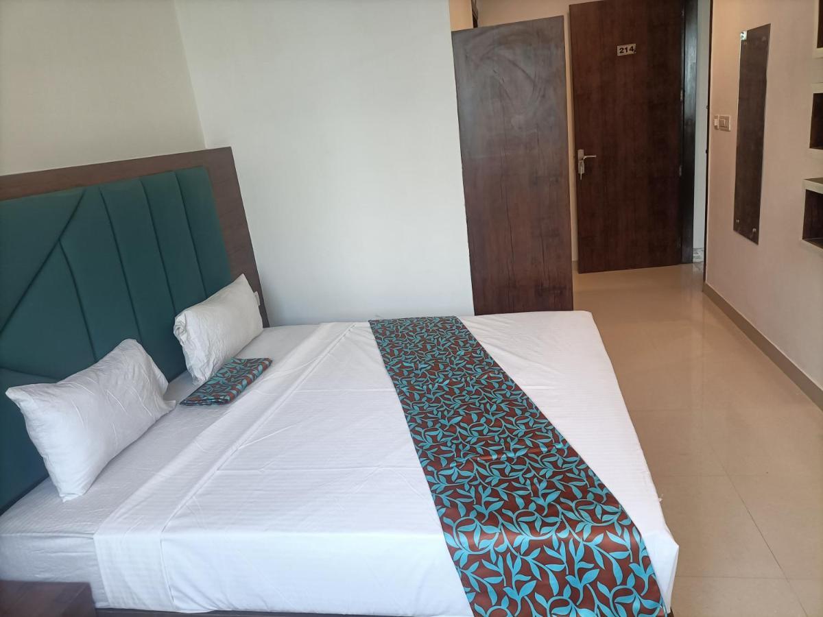 Family Hotel Tark Near Igi Airport Delhi Nova Deli Exterior foto